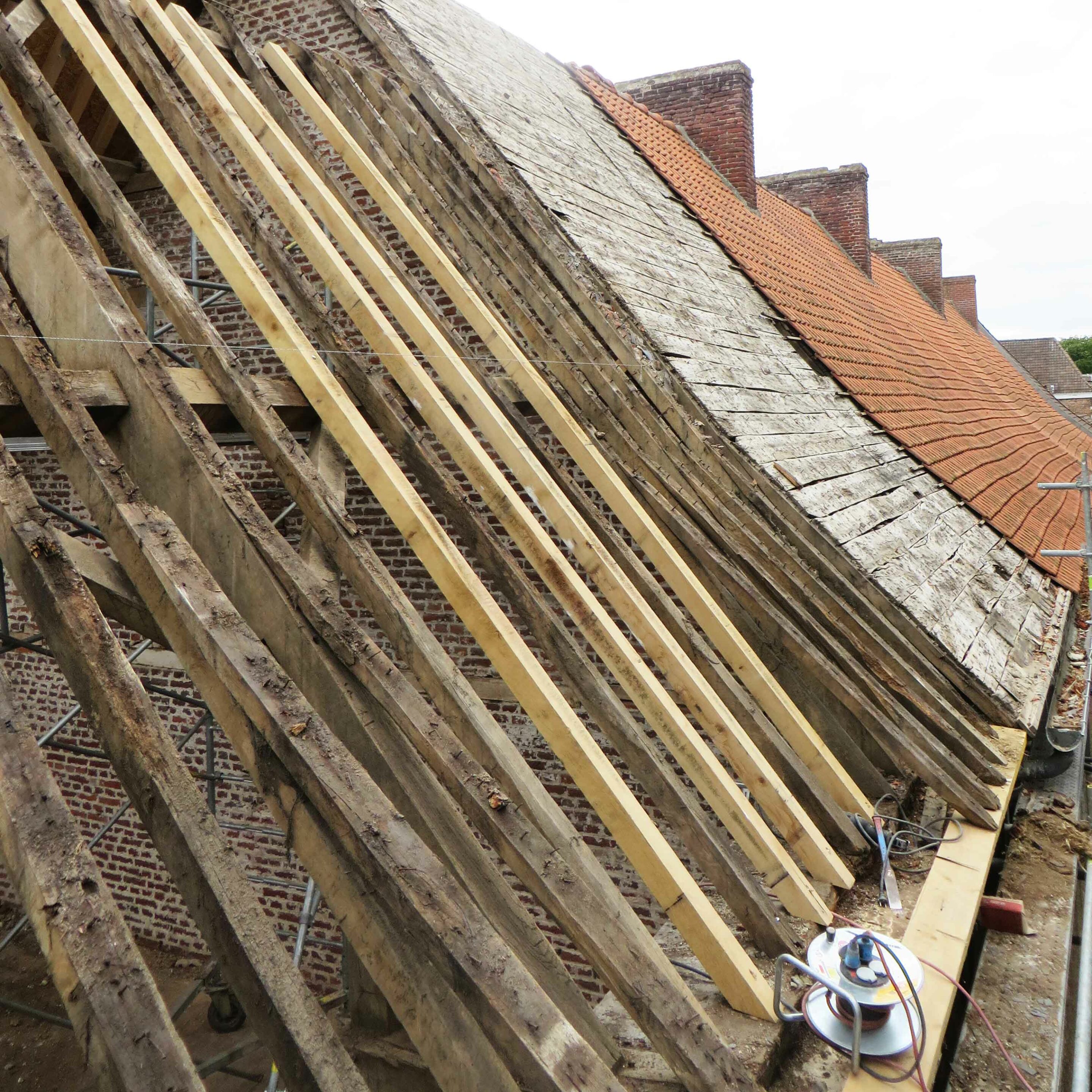 Ouvrages Spéciaux Rénovation Charpente bois Roost Warendin - Charpentier des Flandres